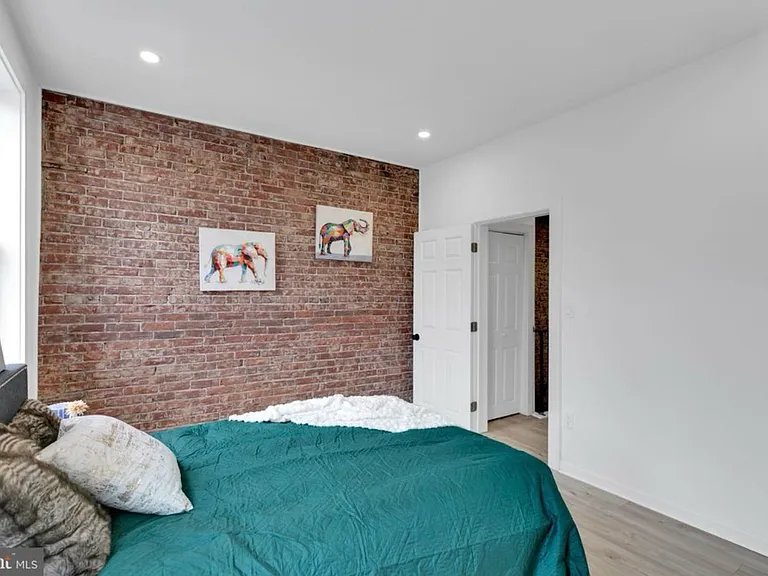3352 Amber St — Photo 18