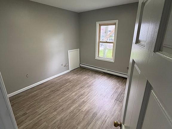 5th image of 174 Montaup St #1