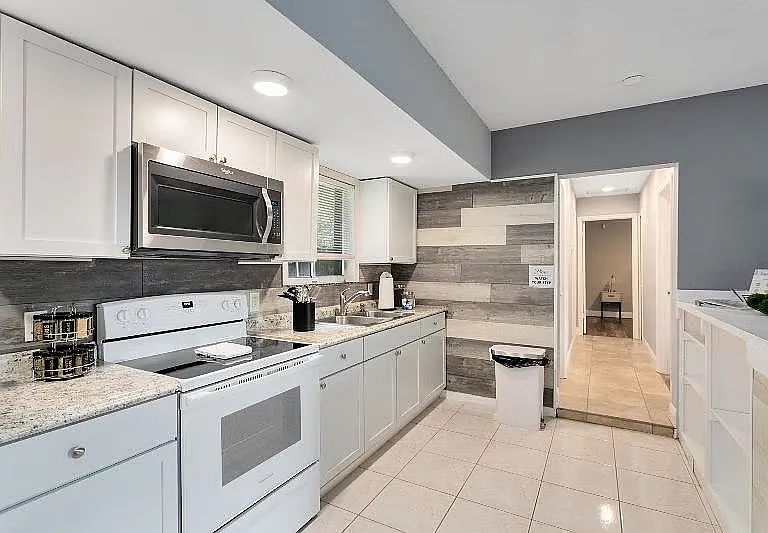2616 S Crystal Lake Dr #C — Photo 5
