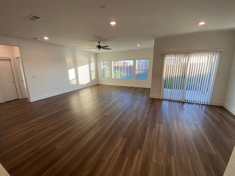 113 E Tyler Ave — Photo 5