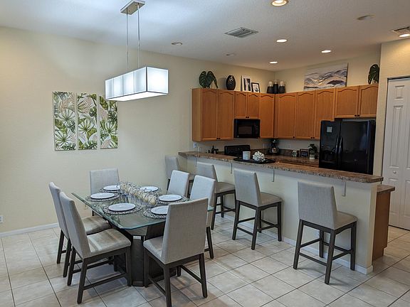 4th image of 608 NW 25th Avenue