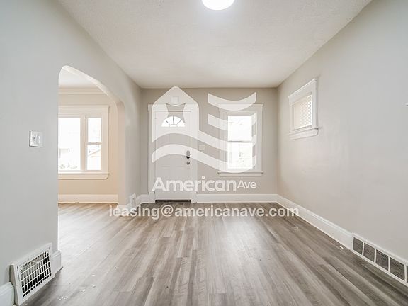 1081628_003_wm_-_living_room_13282606.jpg