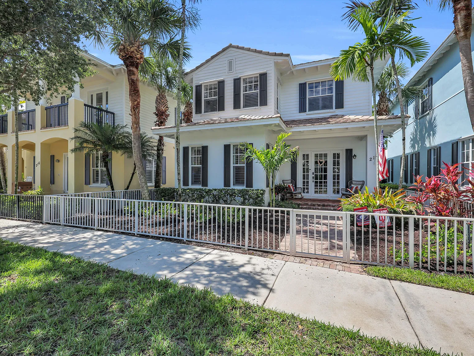 4 bed, 3.5 bath, 2520 sqft, $6,250 — Photo 2