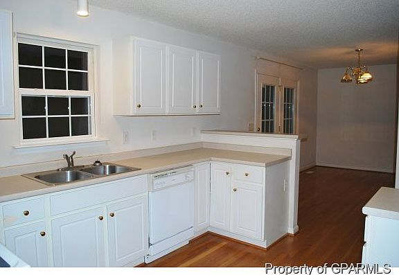 3rd image of 102 Arbor Dr