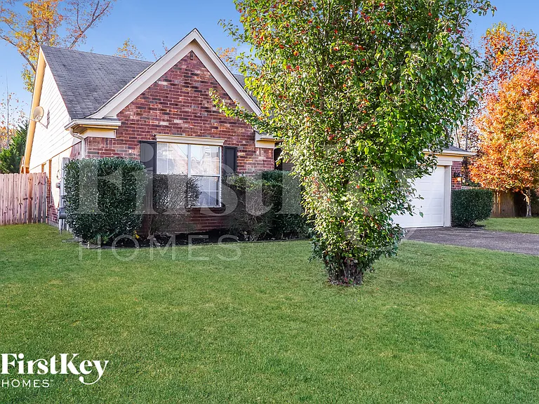 1411 Carlton Ridge Dr — Photo 2