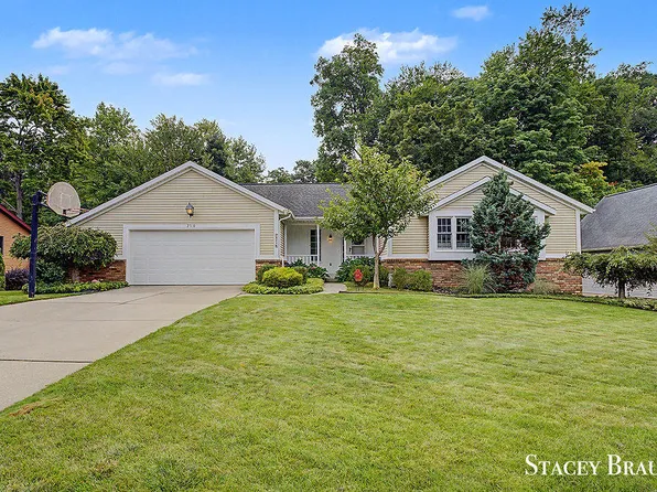 2310 Chelsea Dr NE, Grand Rapids, MI 49505