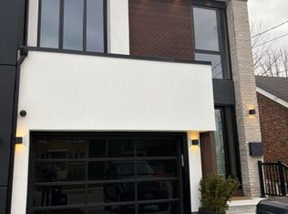 24B Broadview Ave, Mississauga, ON L5H2S9