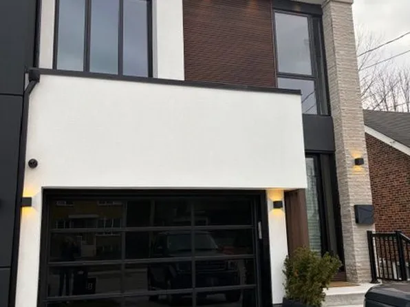 24B Broadview Ave, Mississauga, ON L5H 2S9