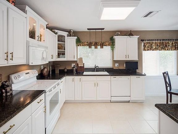 3rd image of 415 Gleneagles Ct