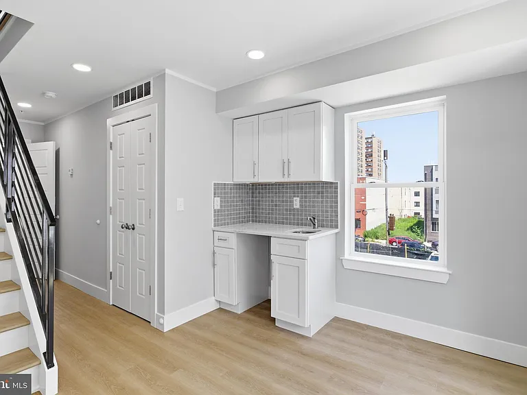 1511 W Flora St — Photo 23