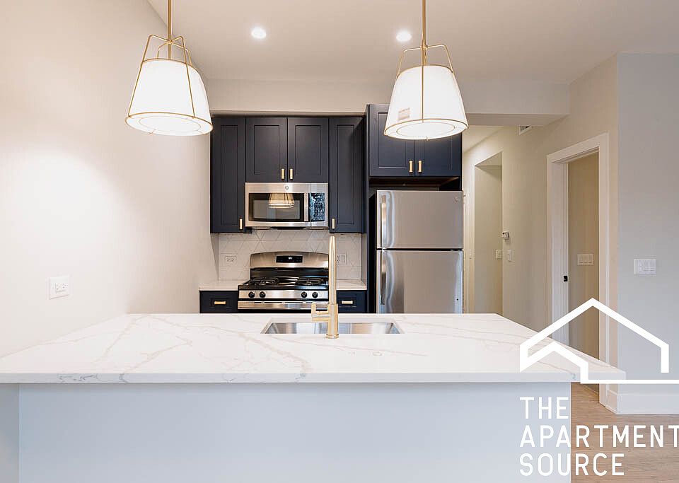 1st image of 4405 N Seeley Ave #2F