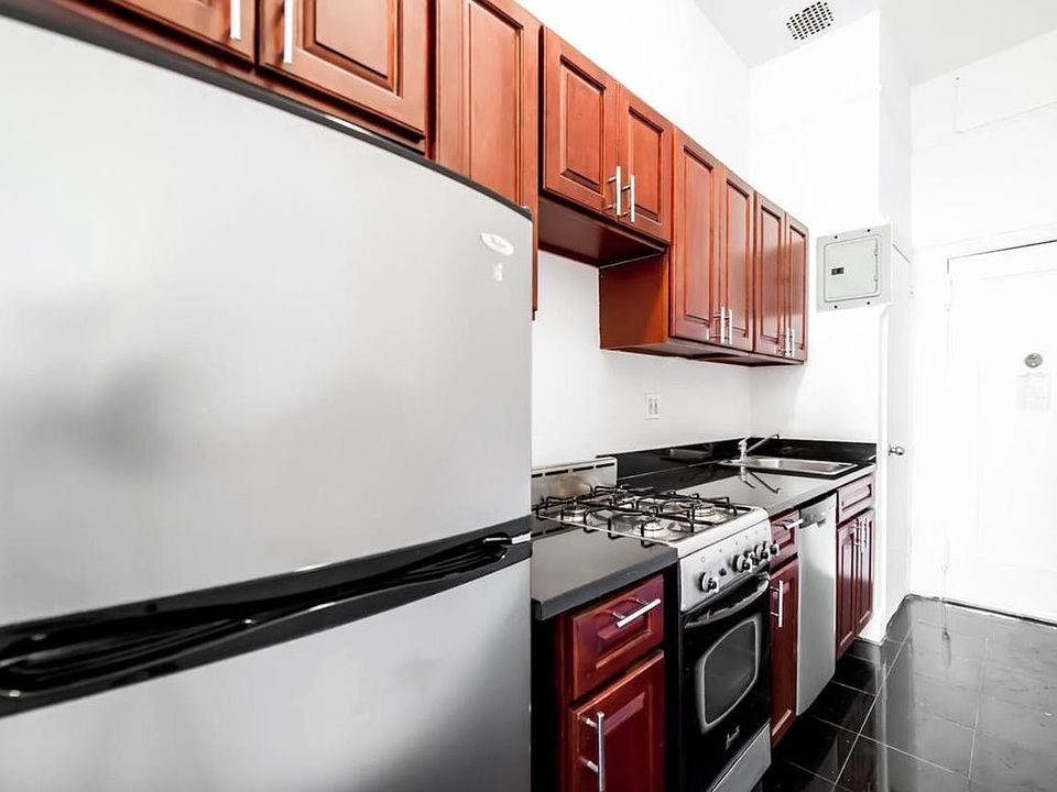2nd image of 201 Sullivan St APT 1E