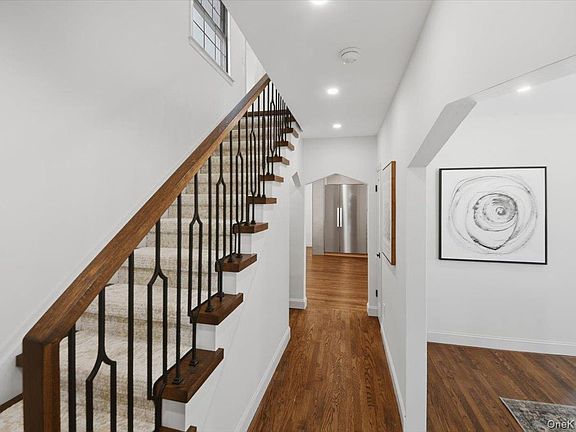 2nd image of 18 Lakeside Drive