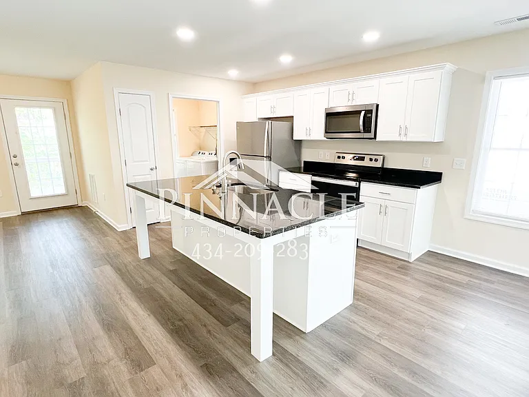 2305 Tazewell Ave #B — Photo 8