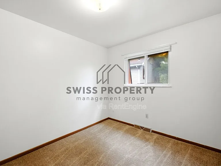 1577 Briarwood Ave — Photo 10