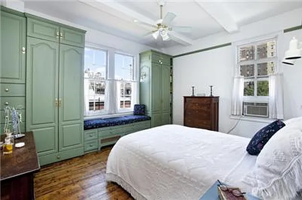 Sold by R New York | media 9