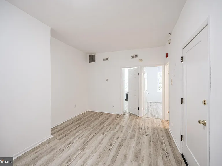 625 10th St #2F — Photo 3