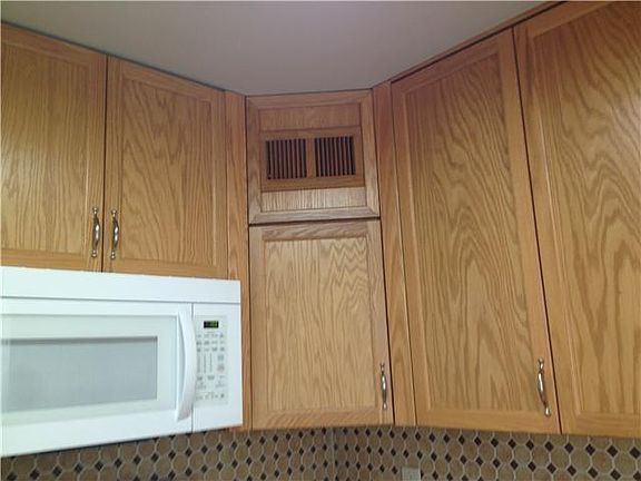 4th image of 228 Sussex L #228