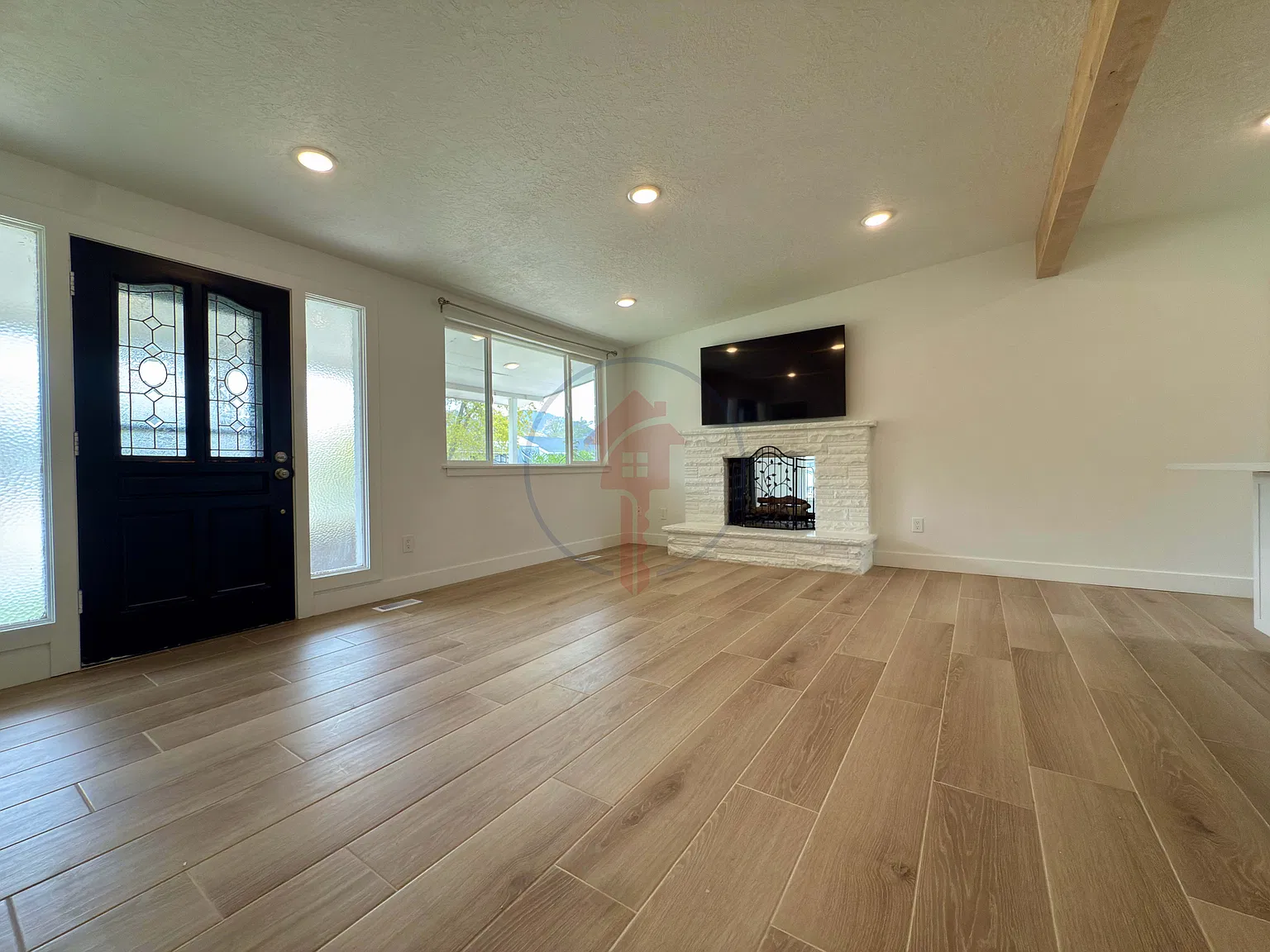 Stansbury Ave Duplex — Photo 3