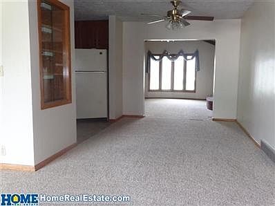4th image of 435 W 3rd St