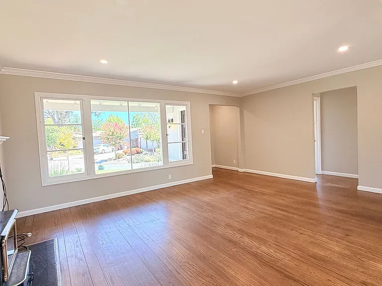 205 Barbara Ct — Photo 7