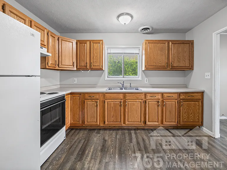 2533 Edgelea Dr — Photo 7