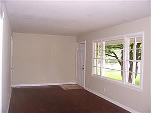 5th image of 1910 Canterbury Cir NW