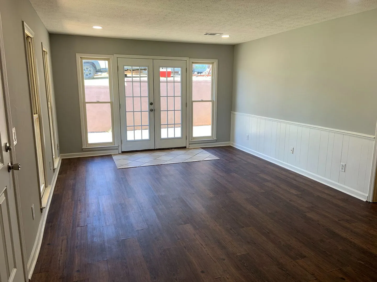 Beautiful Updated Duplex! — Photo 4