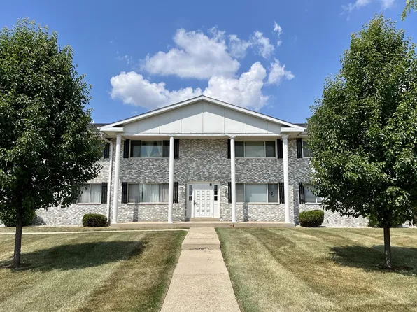 10416 West Whitnall Edge COURT #104, Franklin, WI 53132
