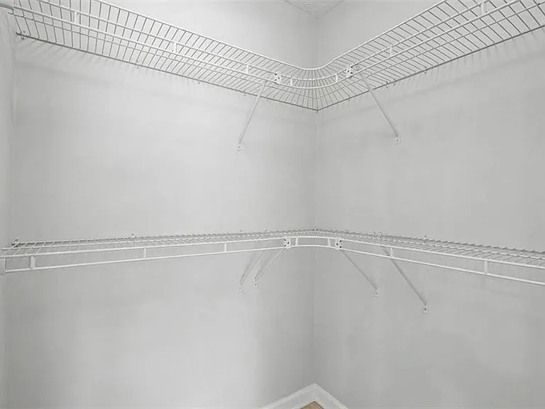 665 Peachtree Trails Dr — Photo 16