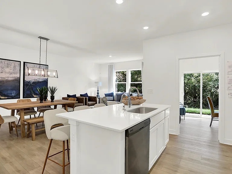 425 Monarch Ln — Photo 10