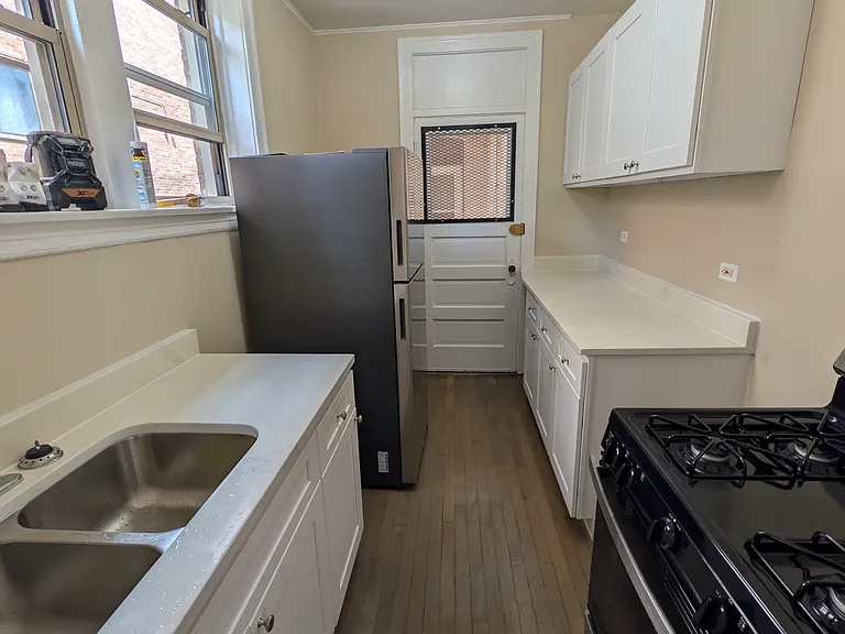 1625 W Greenleaf Ave #1B — Photo 8