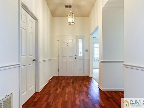 4th image of 1674 Buttonwood Ave