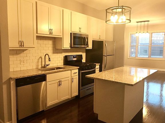 2nd image of 1218 N Wood St #2435530
