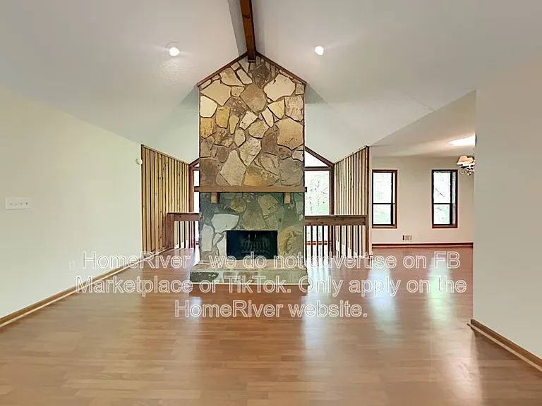 2551 Hunton Ct NE — Photo 2