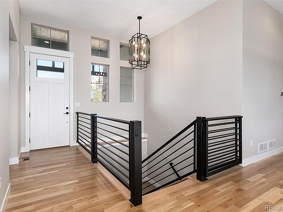 5th image of 372 Castlemaine Court