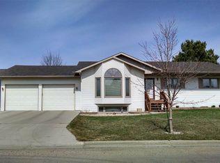 1004 34th Ave SW, Minot, ND 58701