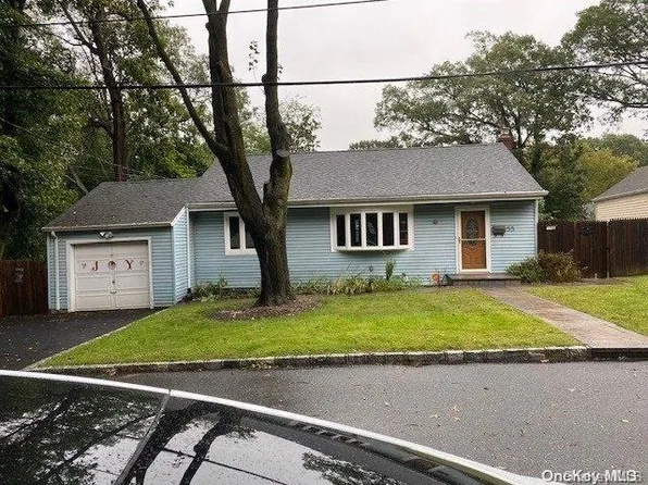 55 Folsom Avenue, Huntington Station, NY 11746