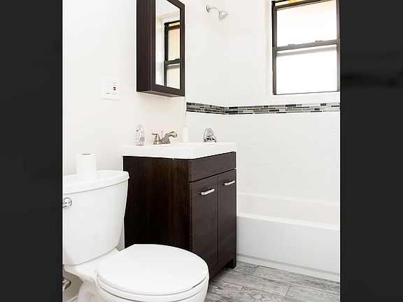 3rd image of 722-724 W Roscoe St #30-1N