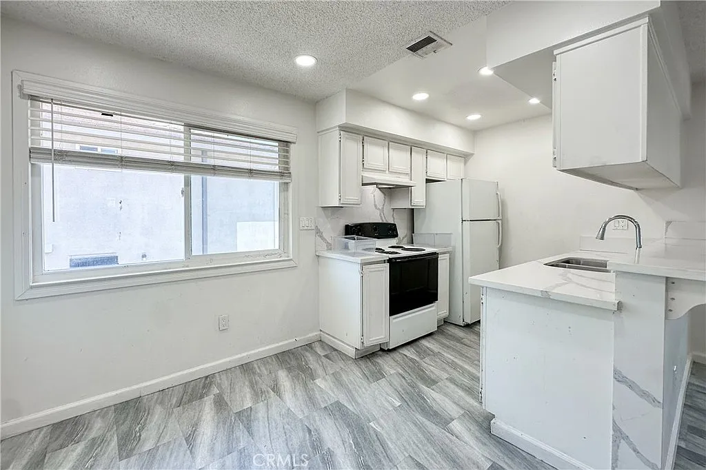 2 bed, 780 sqft, $1,980 — Photo 3