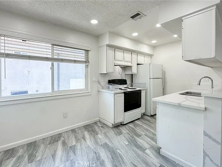 3511 Rainbow Ln — Photo 3