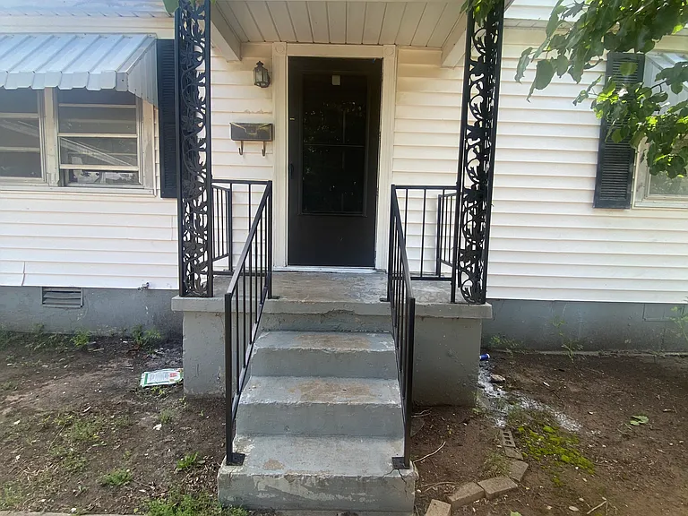 1500 Maple Dr — Photo 1