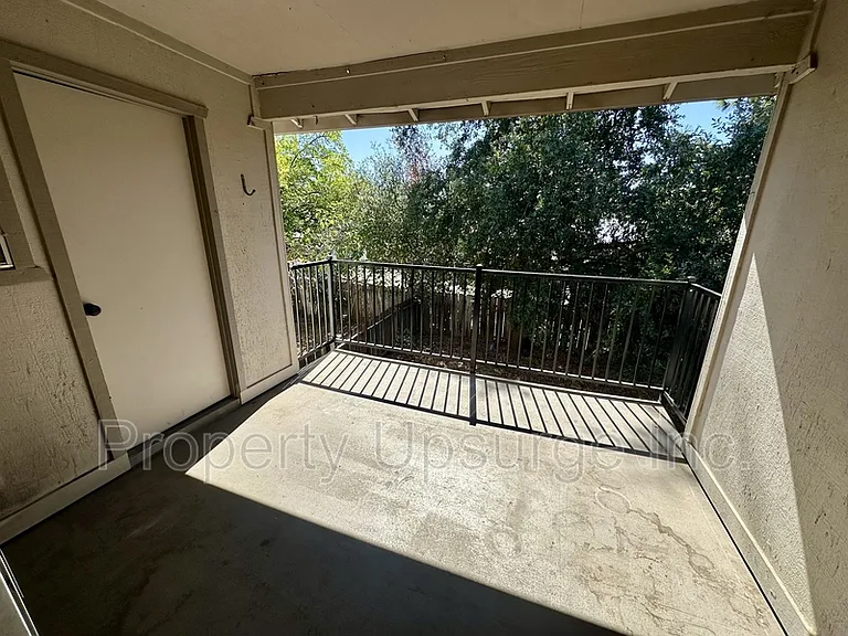 1063 Del Sol Pl #D — Photo 9