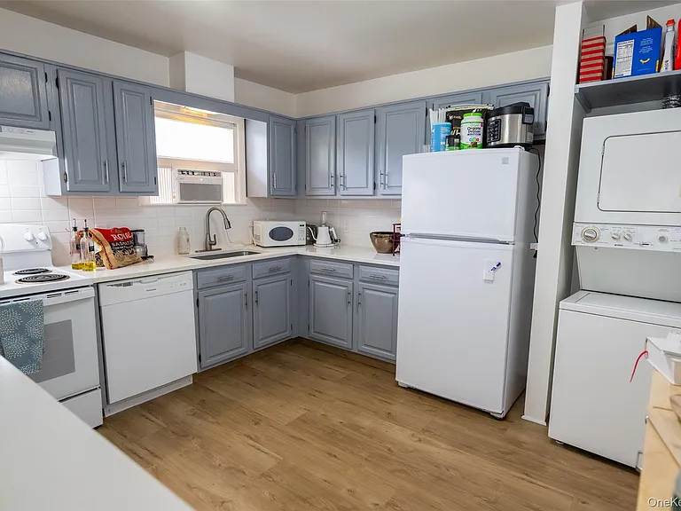 46 Robinson Ave #2 — Photo 6