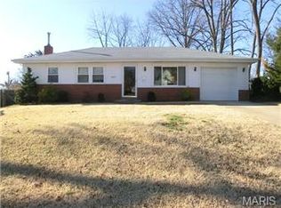 427 N Geyer Rd, Saint Louis, MO 63122