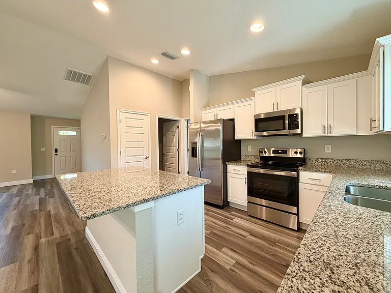 210 Oak Ln — Photo 10