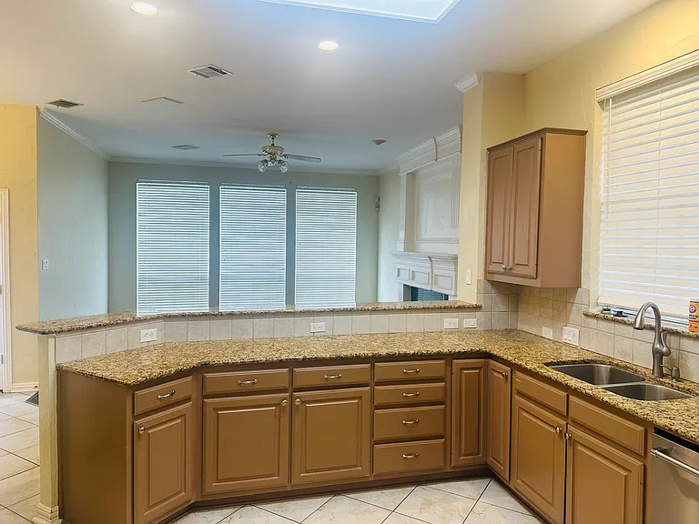 3828 Elgin Dr — Photo 7
