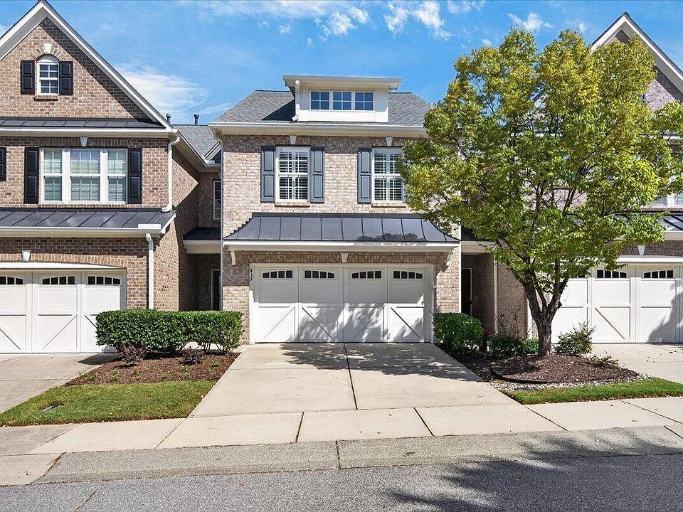 1st image of 415 Weatherbrook Way