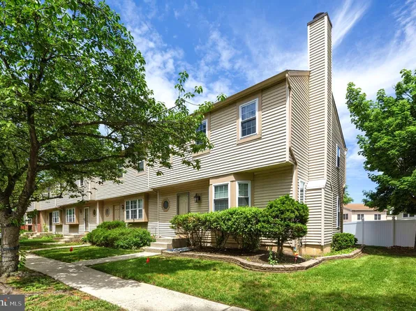 4 Fairway Blvd, Pennsauken, NJ 08109