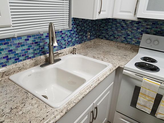 Porcelain sink.